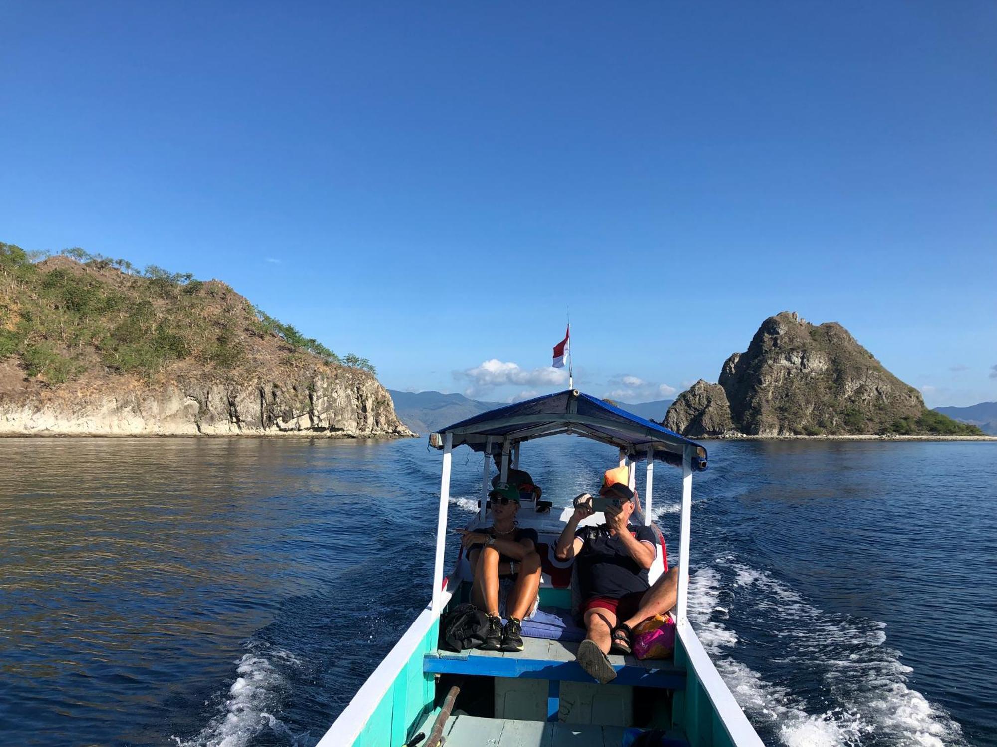 Dua Putri Komodo Homestay Extérieur photo