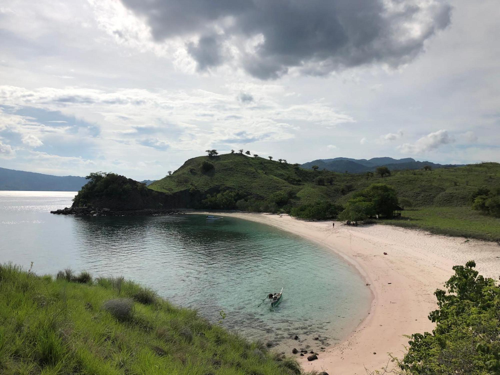 Dua Putri Komodo Homestay Extérieur photo