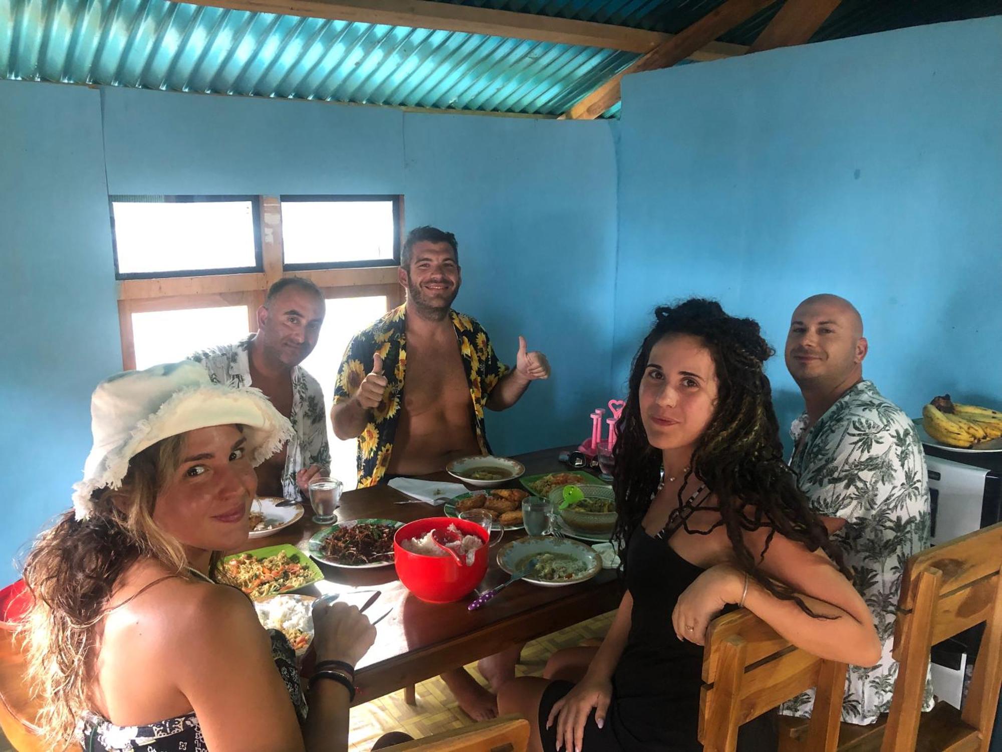 Dua Putri Komodo Homestay Extérieur photo