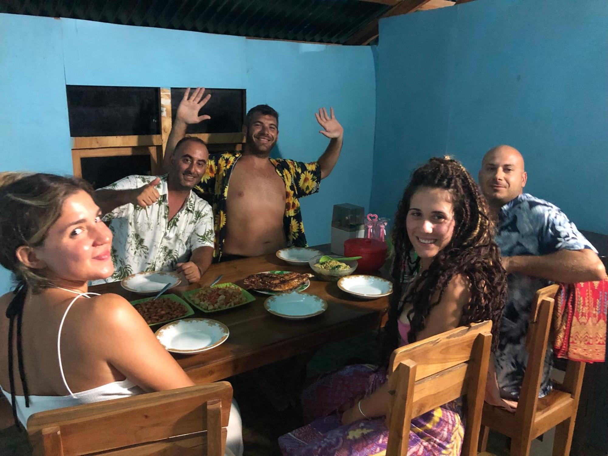 Dua Putri Komodo Homestay Extérieur photo