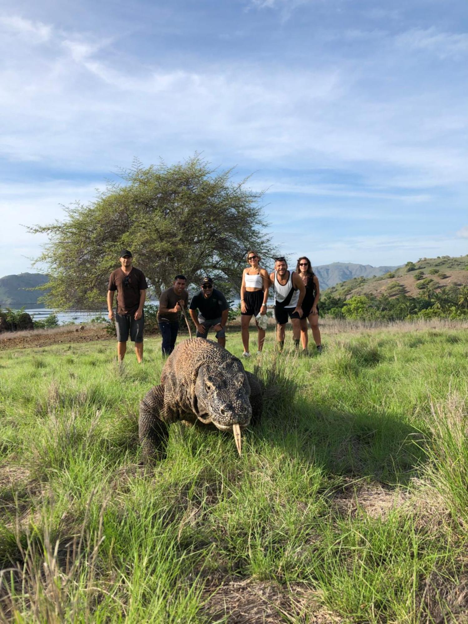 Dua Putri Komodo Homestay Extérieur photo