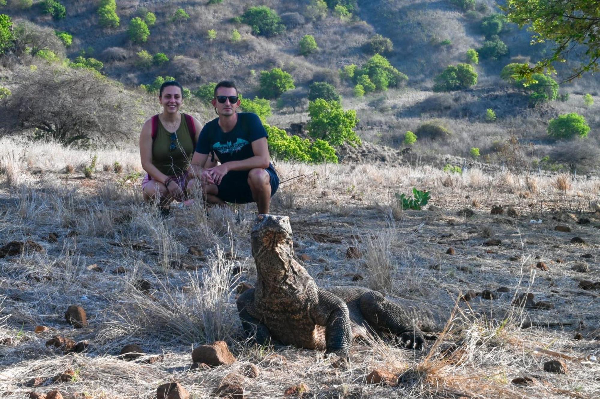 Dua Putri Komodo Homestay Extérieur photo