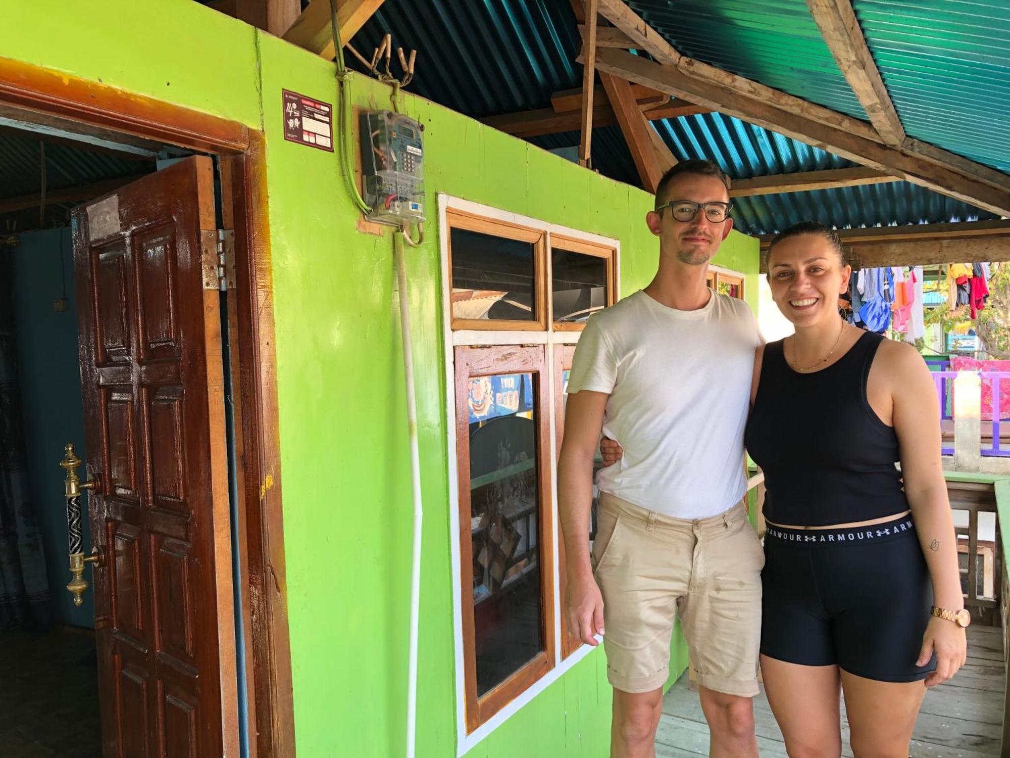 Dua Putri Komodo Homestay Extérieur photo
