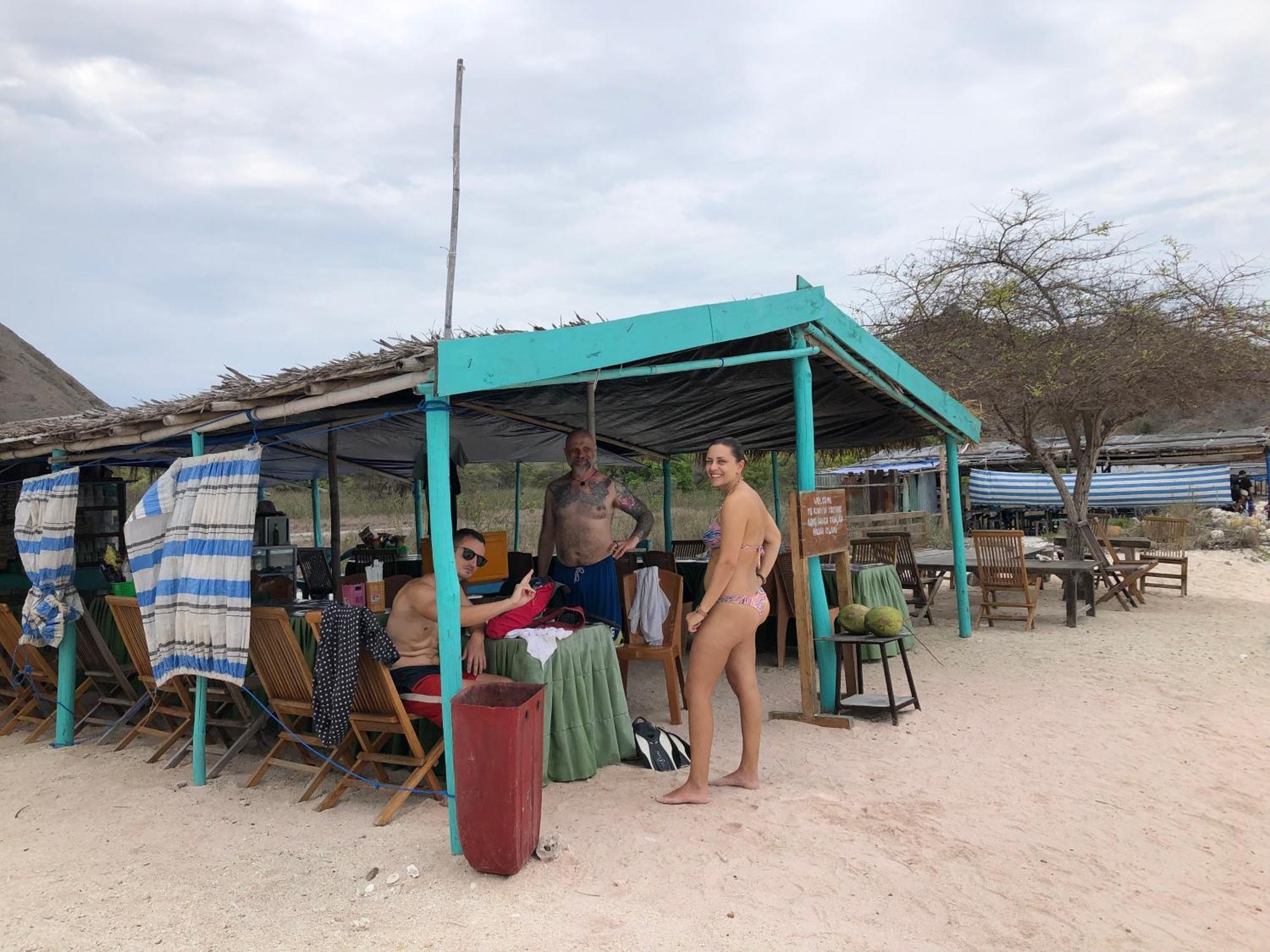 Dua Putri Komodo Homestay Extérieur photo