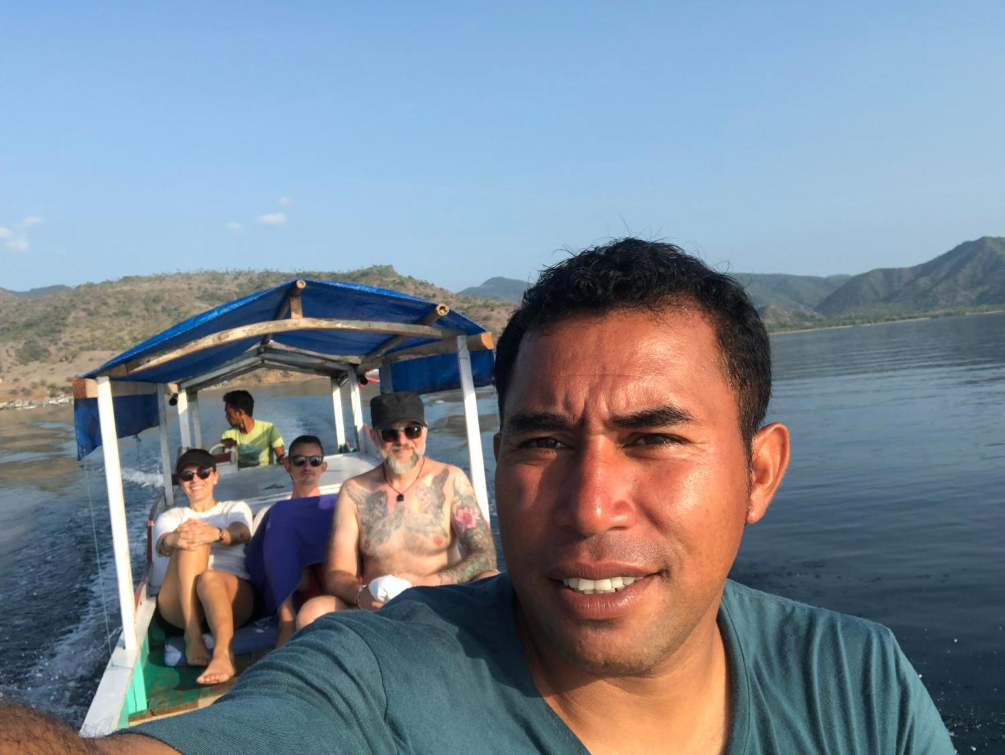 Dua Putri Komodo Homestay Extérieur photo