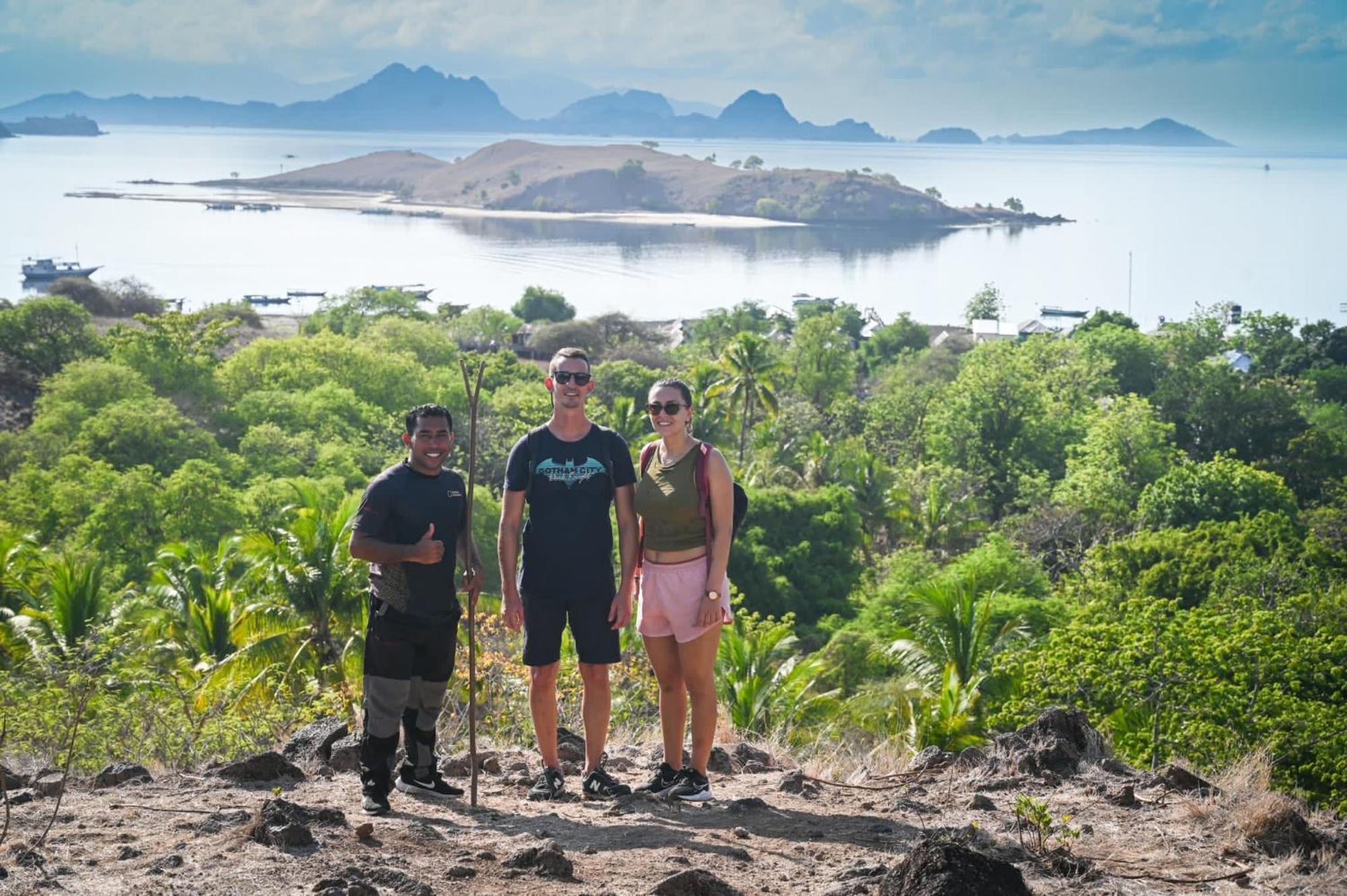 Dua Putri Komodo Homestay Extérieur photo