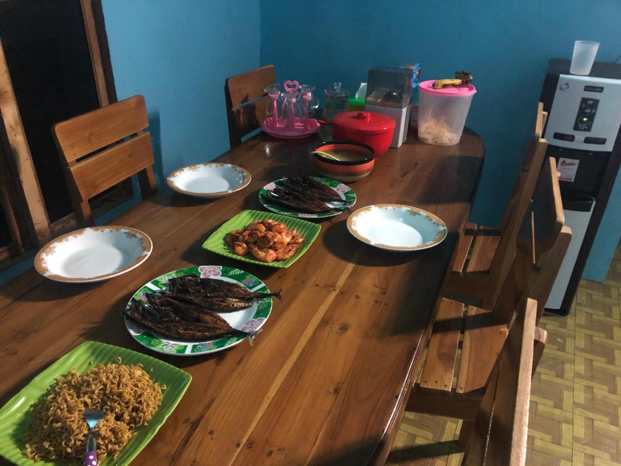 Dua Putri Komodo Homestay Extérieur photo