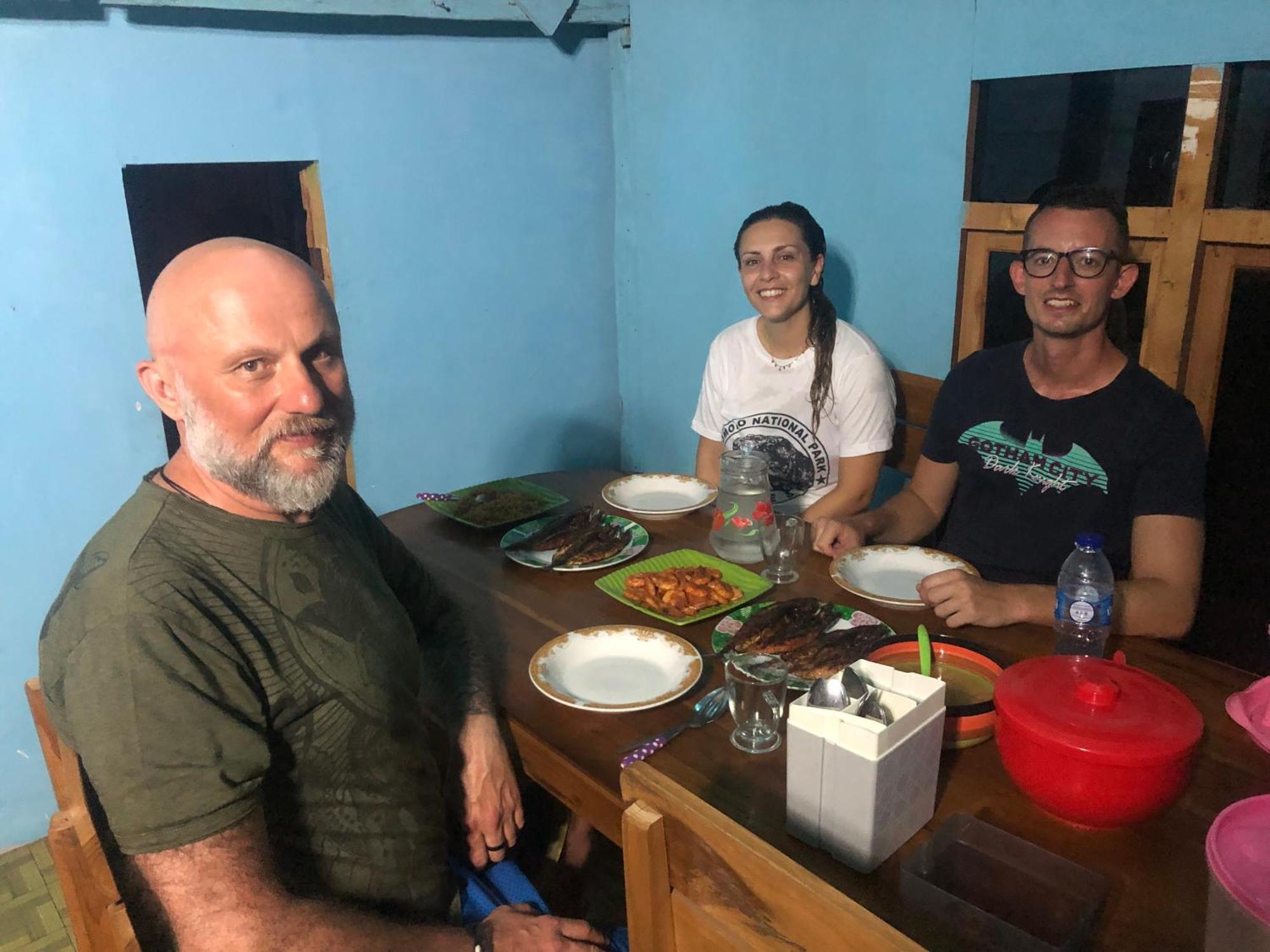 Dua Putri Komodo Homestay Extérieur photo