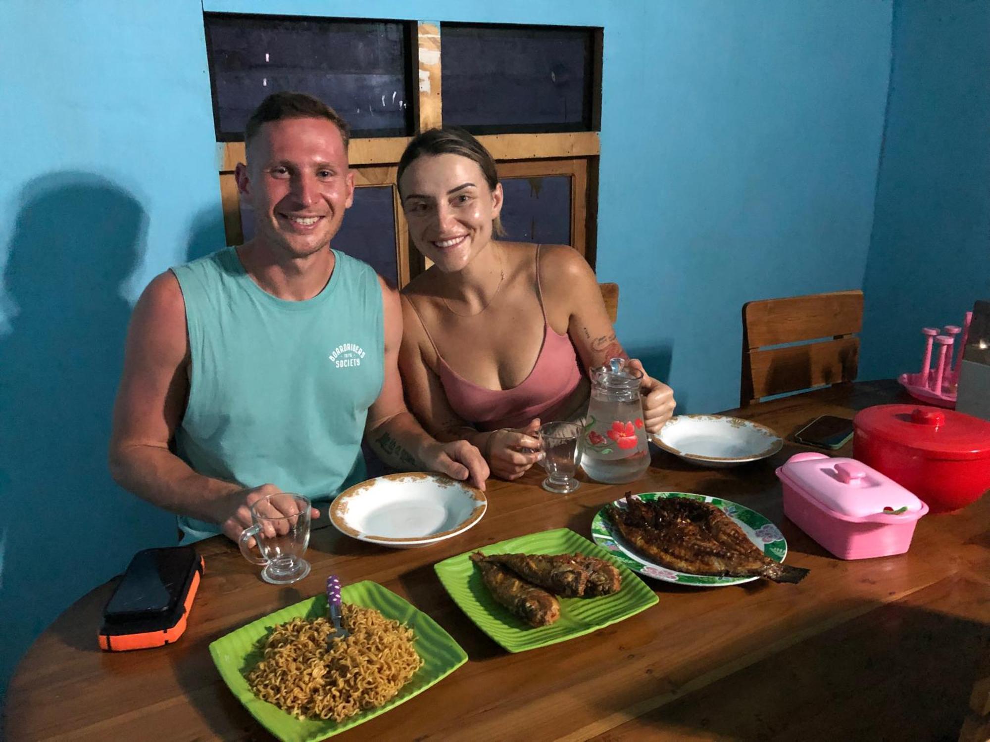 Dua Putri Komodo Homestay Extérieur photo