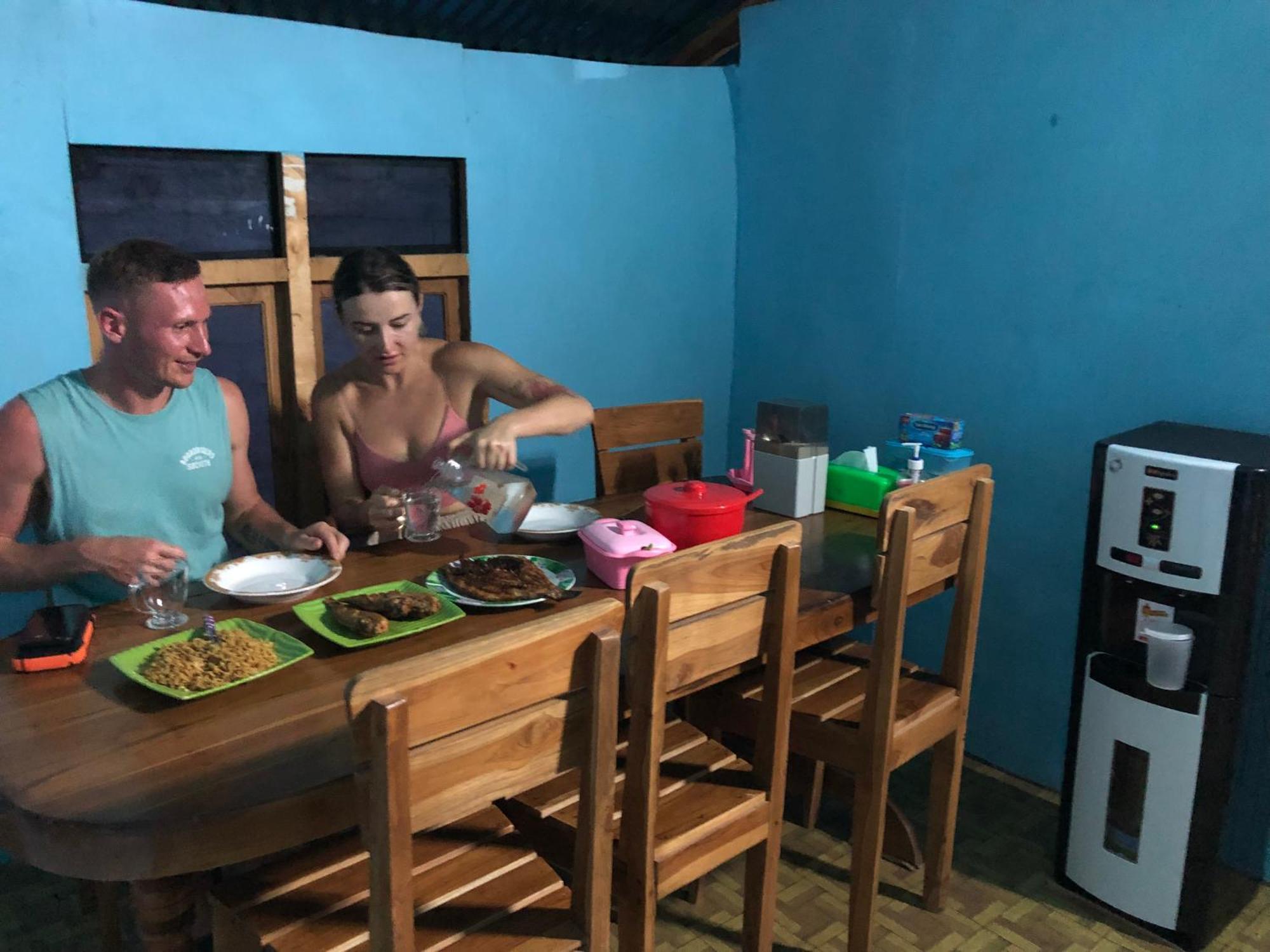 Dua Putri Komodo Homestay Extérieur photo