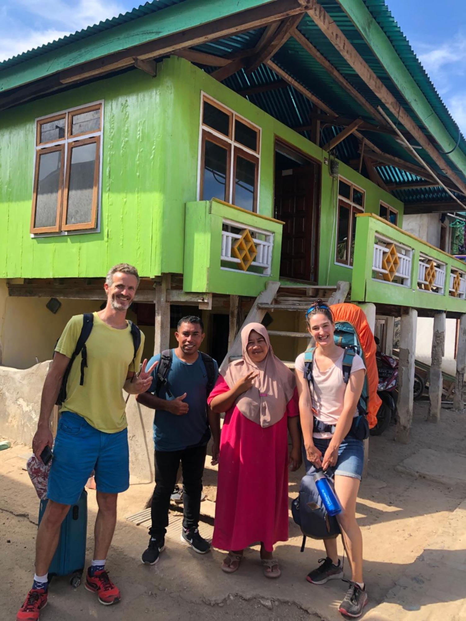 Dua Putri Komodo Homestay Extérieur photo
