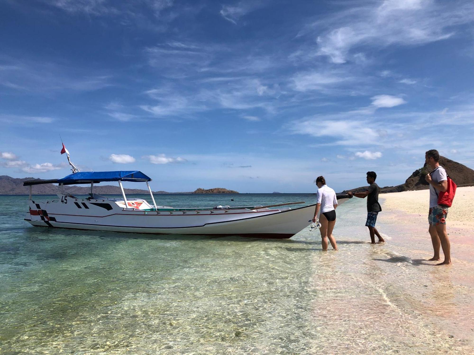 Dua Putri Komodo Homestay Extérieur photo