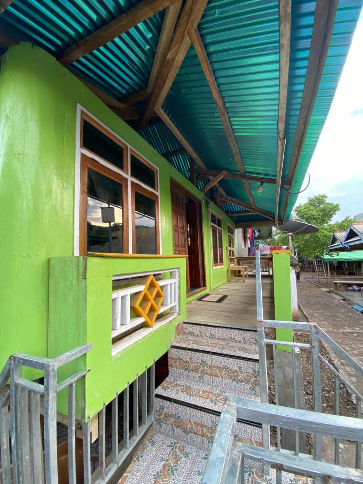 Dua Putri Komodo Homestay Extérieur photo