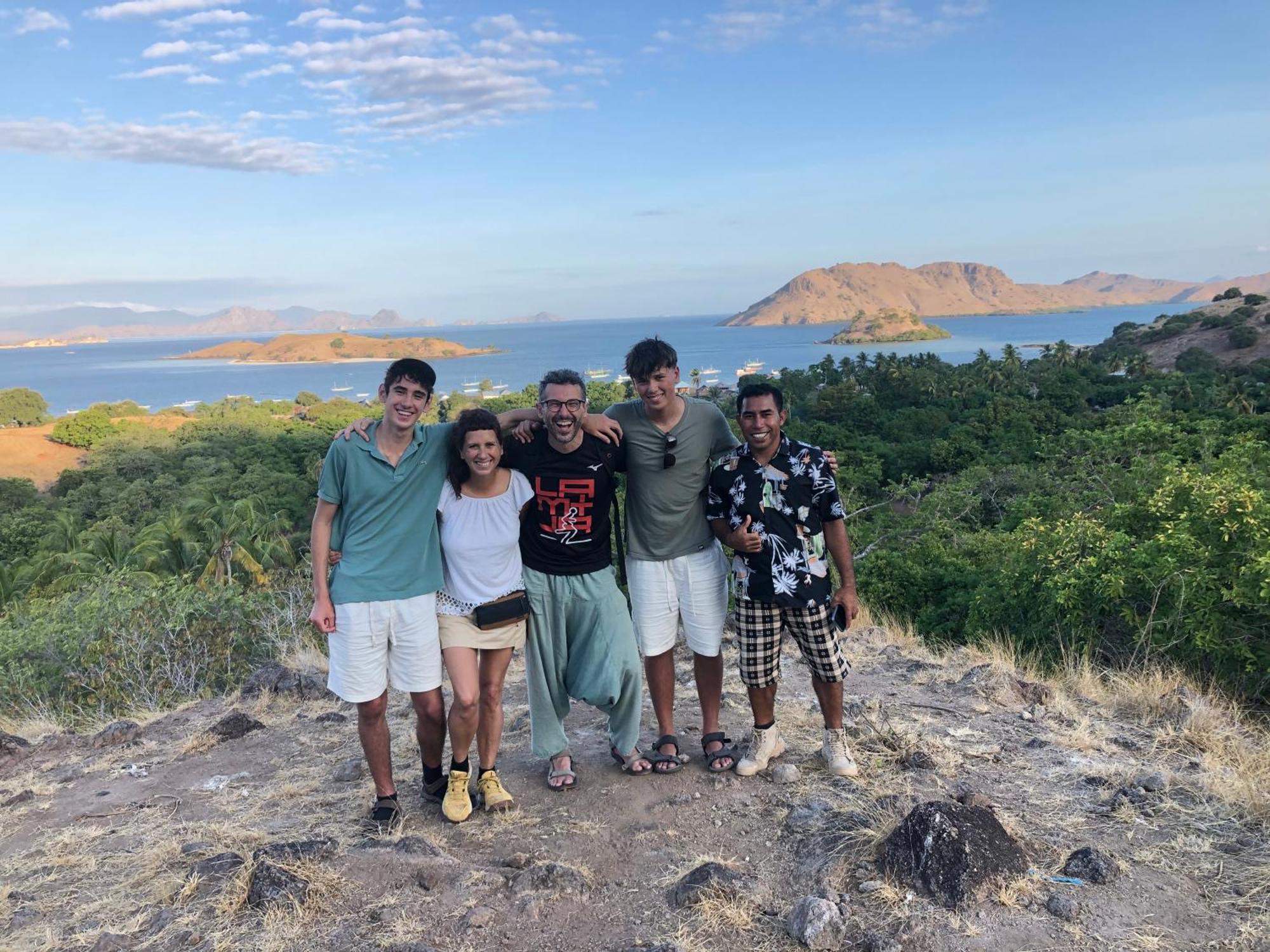 Dua Putri Komodo Homestay Extérieur photo