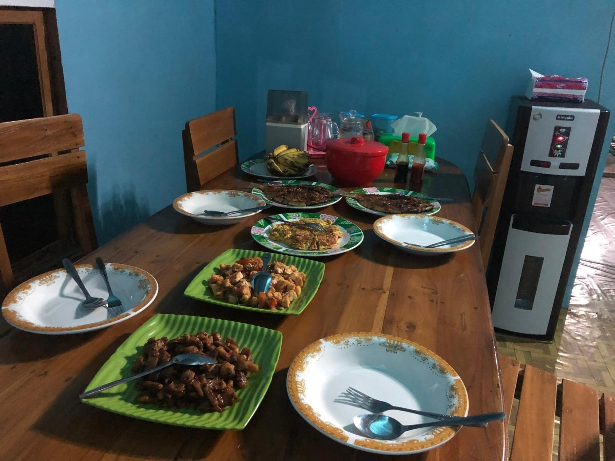 Dua Putri Komodo Homestay Extérieur photo