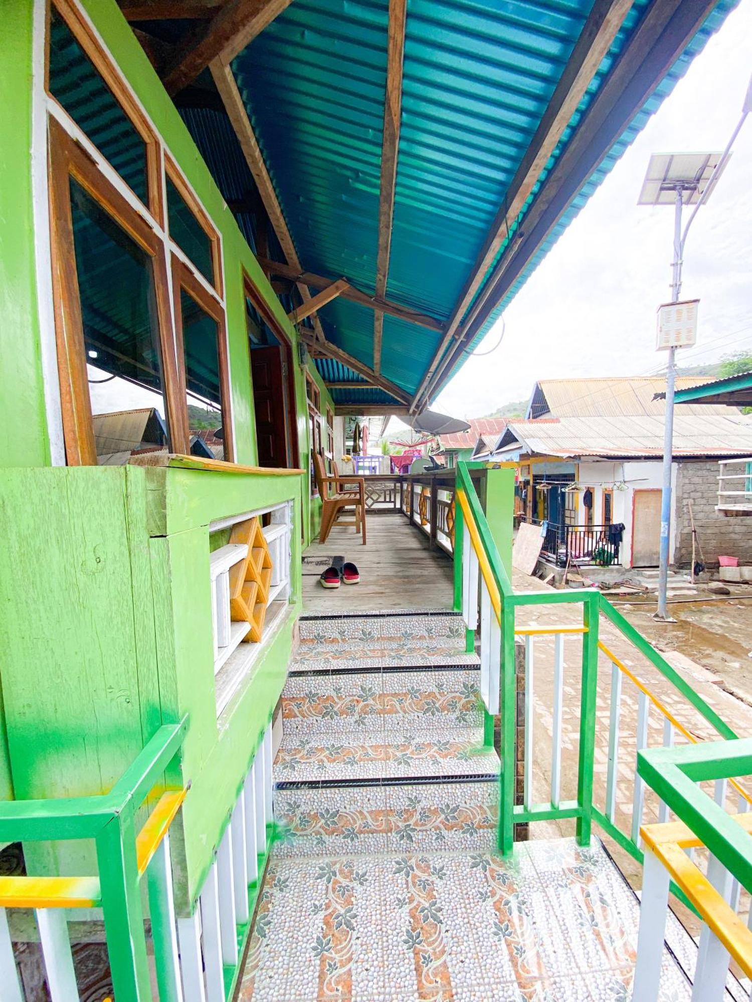 Dua Putri Komodo Homestay Extérieur photo